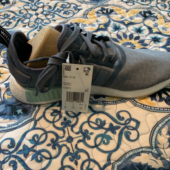 Women’s Adidas NMD R1 sneakers - Picture 3 of 7